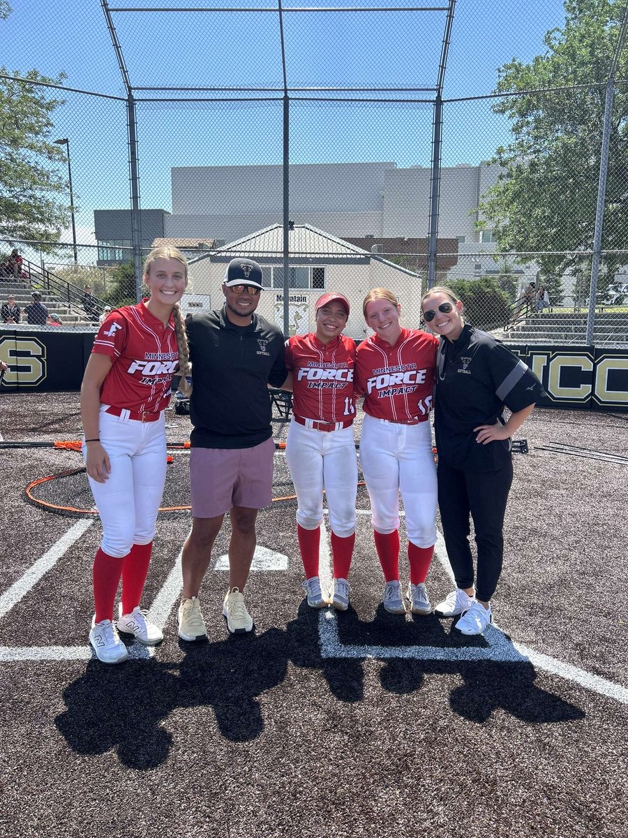 AllysonGrobner's tweet photo. Had a great time and got some work in at the UCCS camp with some Force teammates this weekend!! @CoachSanders22 @Coach_Bunnell7 https://t.co/n5RZzJzrYp
