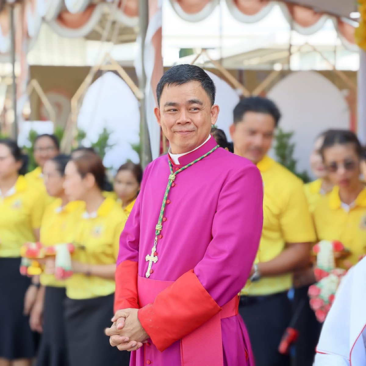 JuliaJune2005's tweet photo. Introducing the youngest bishop in Thailand 🇹🇭 
His Excellency Paul Trirong Multree 
Suratthani Diocese ✨💗
#Multree https://t.co/3dkFpdNxse