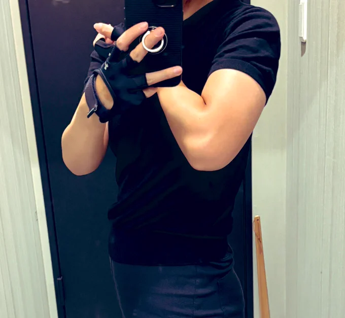 ジム トレーニングをサボると腕が細くなってしまうんじゃないかという恐怖心が若干ある