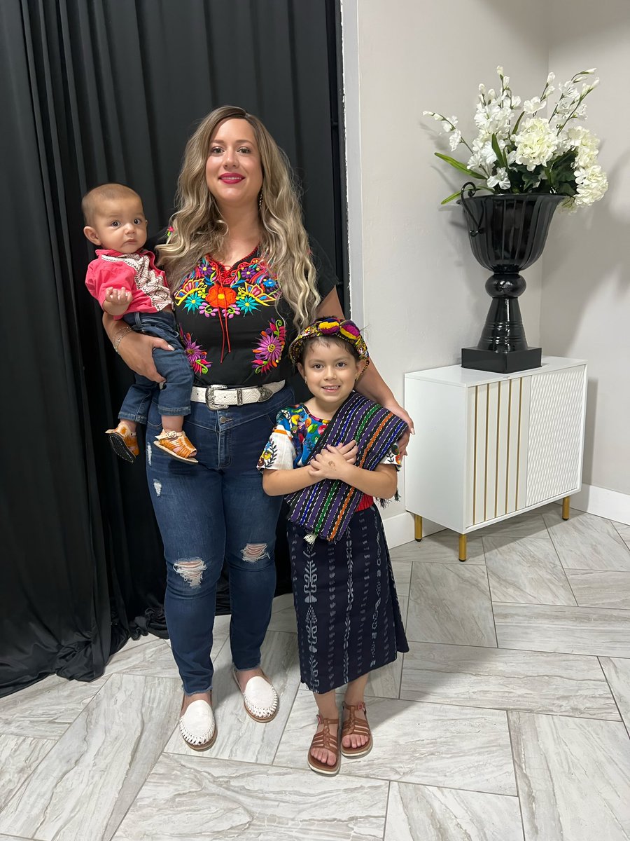 Danielito y yo presentes en la celebración de los pueblos originarios. Mi hermosa sobrina Adamaris participó en este bonito evento modelando, estoy muy orgullosa de ella. La comida en el evento estuvo riquísimo muchas gracias a @casamayaokc .

#pueblosoriginarios #guatemala #okc