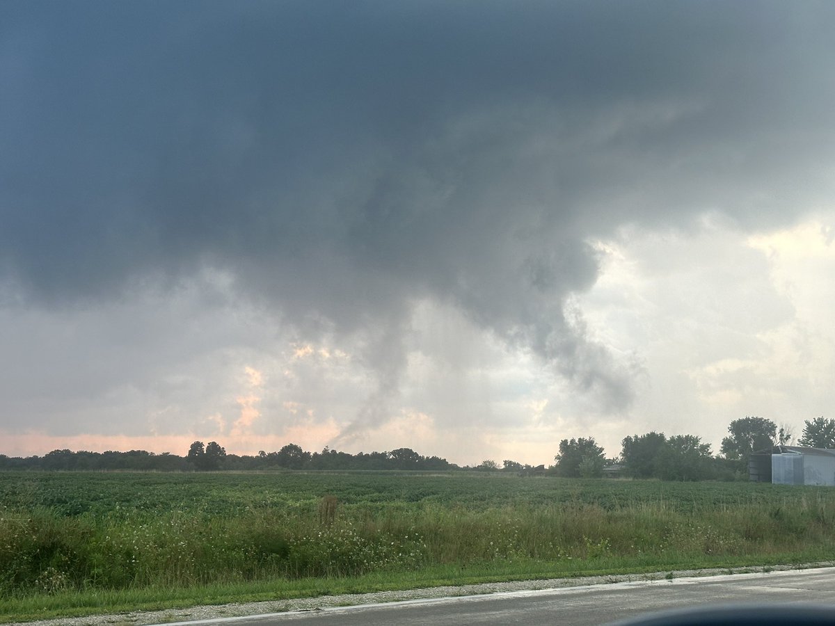 WxMidwest's tweet photo. @NWSQuadCities 751pm Lee County NW of Keokuk https://t.co/LyfffUvQ5C