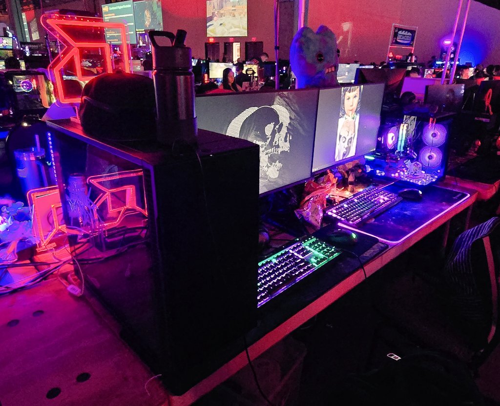 GeekmaxReview's tweet image. Wife and I had a great time at #quakecon2025 🧡

Ready for  next year's #Quakecon!