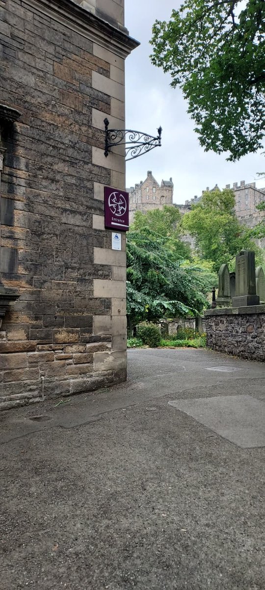 My sister’s playing at the Fringe Festival in Edinburgh this week and just casually dropping amazing pictures to me while she’s there 😂

“Here’s a random castle…”