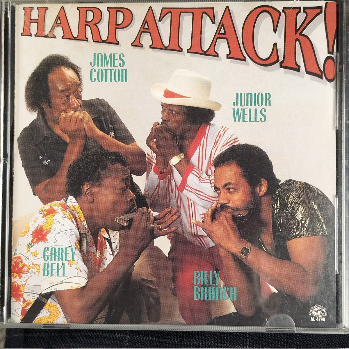 Toyskameta's tweet photo. 本日の出勤BGMは
James Cotton, Junior Wells, Carey Bell, Billy Branch – Harp Attack!
でした
マーズアタックより6年も前なんだぞ…(関係ない)
#出勤BGM #jamescotton #juniorwells #careybell #billybranch #harpattack https://t.co/YC8SEd4l2A