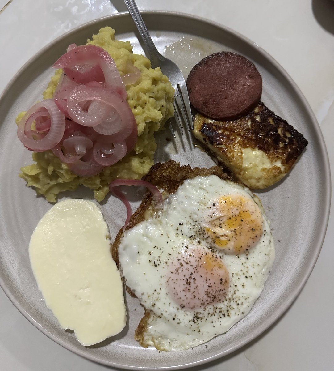 Que le falta a este plato?