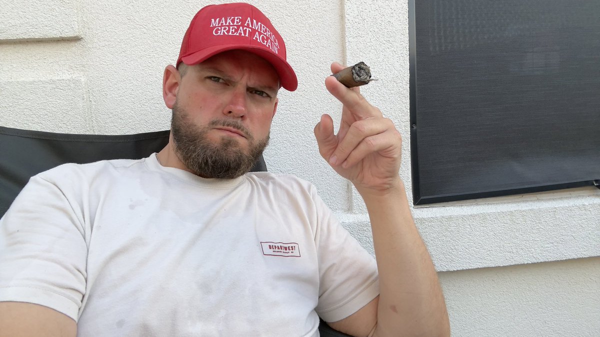 Hey boys 😈

🤑

That money doesn’t belong to you. 
Hand it over. 
#findom
#master 
#cashmaster