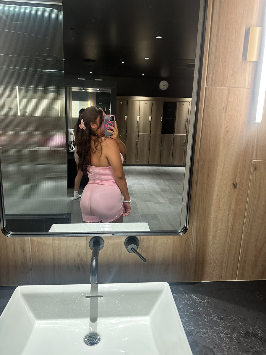nay ᥫ᭡ tweet media