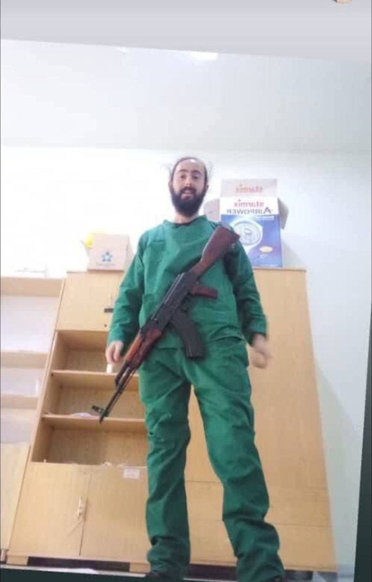 ffars22223's tweet photo. هذا المجرم المتخفي بهوية ممرض الذي تم قتله بعد مهاجمة الأمن العام والجيش للمشفى الوطني بالسويداء https://t.co/enHYlxdy9k