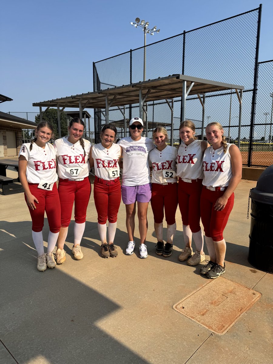 MakayleaWalton7's tweet photo. Thank you @mayliebpitching for hosting an amazing prospect camp. Learned a lot of new skills and great advice for the future. Thank you to all the college coaches who came out.@CoachLucas_ @FullCountjj @jtjones00 @madiegreen27 @cbcsbtruelove https://t.co/QofW1M1Mk0