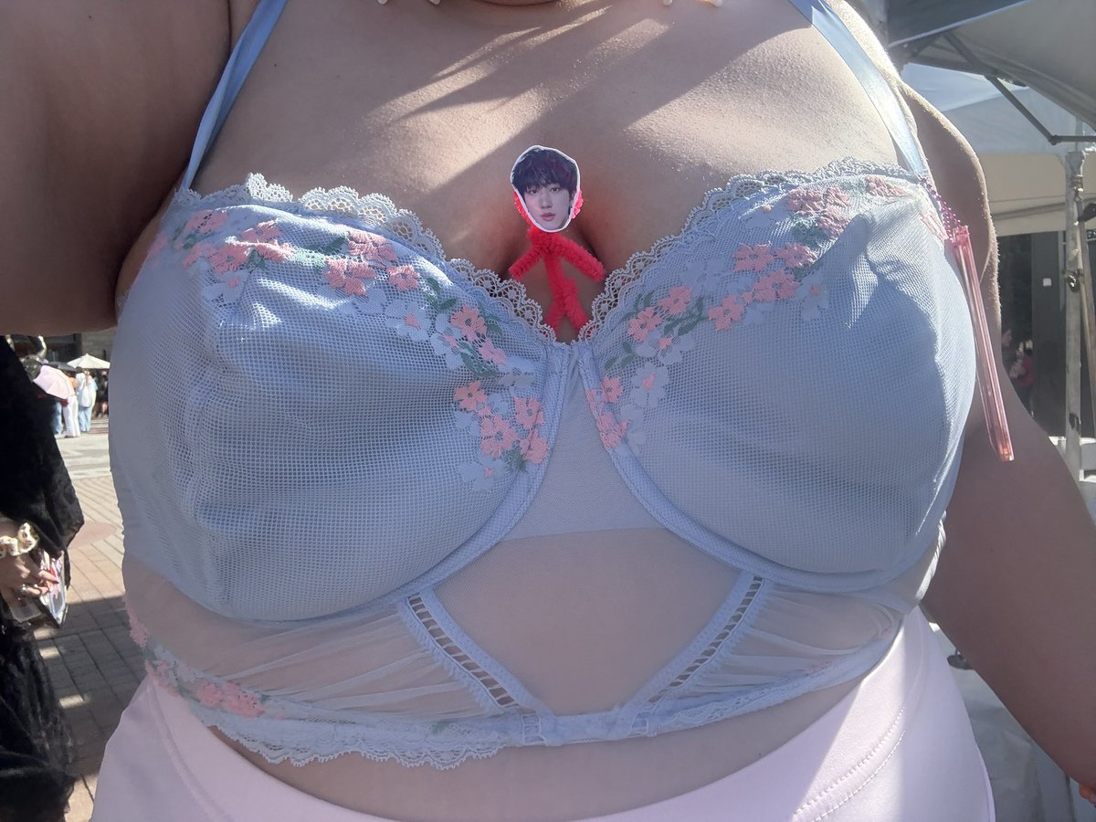 _badatluv's tweet photo. happy binnie day💖 https://t.co/qMg6Yyv8Xp
