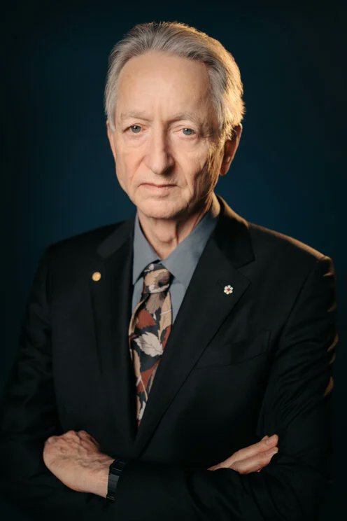 nasifu_obeid's tweet photo. 1/
Geoffrey Hinton, wamamaye nka “Se wa AI,” atanze impuruza ikomeye:
 "Twamaze gutakaza ububasha kuri AI."
(Source: The Diary of a CEO – YouTube)
Dore impamvu ugomba kubyitaho cyane 👇 https://t.co/Vbf5v8zAOs