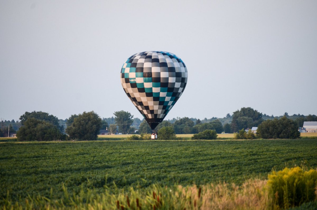 MathieuTye's tweet image. International de montgolfières de Saint-Jean-Sur-Richelieu 
Envolée du 10 août 2025 (soirée)
Atterrissage: secteur Mont-St-Grégoire et de Marieville