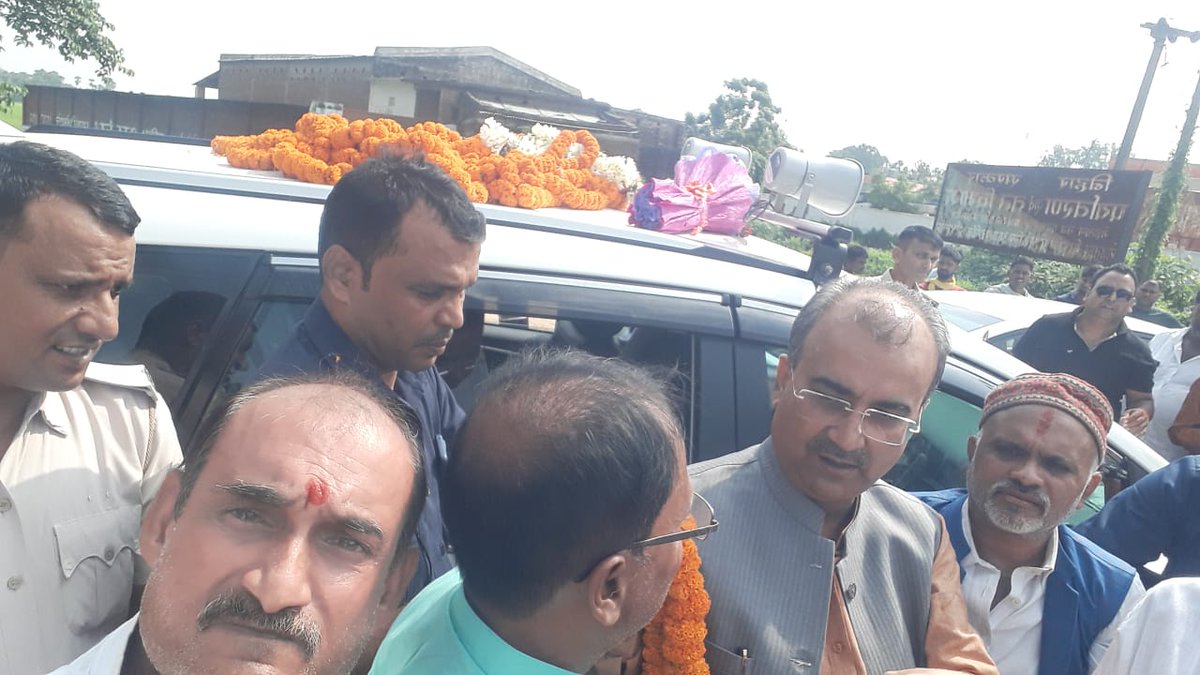VaishyaPra62088's tweet photo. #पटना से #सासाराम जाने  क्रम में स्वास्थ्य मंत्री श्री @mangalpandeybjp जी का मोहिनी में भव्य स्वागत किया गया। @AmitShah @DilipJaiswalBJP @samrat4bjp @bhikhubhaidbjp @DrPremKrBihar @girirajsinghbjp @TawdeVinod #काराकाट 213 #विक्रमगंज #रोहतास @nityanandraibjp https://t.co/9sMKGNEepf