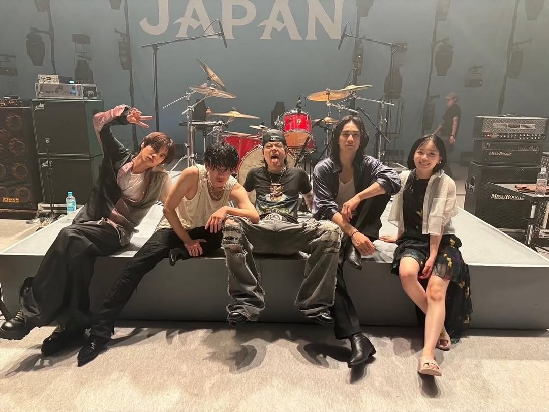 TakeliciousIndo's tweet photo. Sato Takeru with Miyazaki Yu, Machida Keita, Shison Jun, and Suda Masaki at behind the scenes of drama "Glass Heart".

https://t.co/DggTD3AA6T
#グラスハート        #TENBLANK      
 #佐藤健 #宮﨑優 #町田啓太 #志尊淳 #GlassHeart https://t.co/IeLVQjwK3F