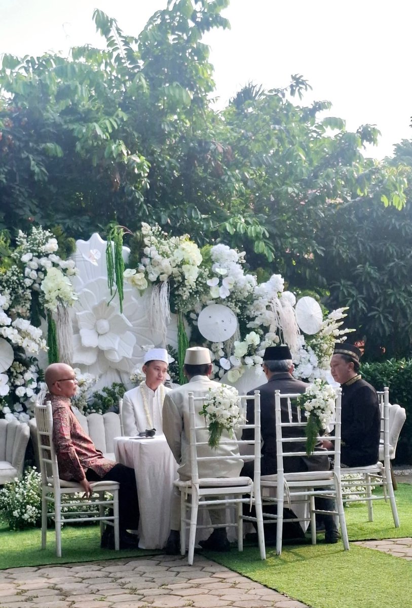 Bukan nikah lagi
Semata jadi saksi