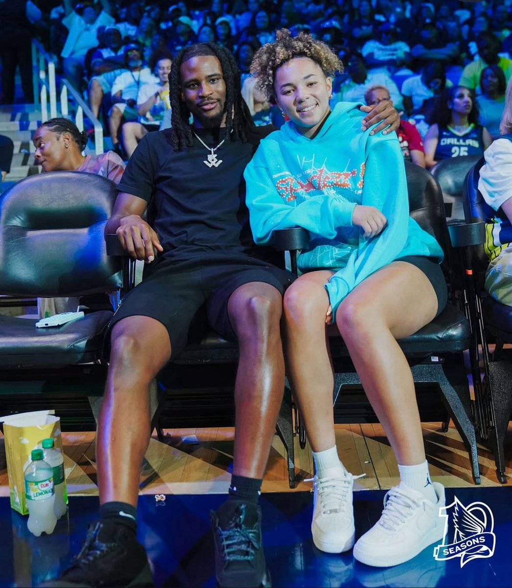 Cason Wallace and Kiki Rice pulled up to the Dallas Wings game tonight 🔥