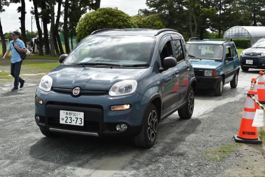 pandarino_ec's tweet image. まさか ゆるキャンから寄せてくるとは！やっぱり渚園つながりかな？
最新16巻の扉絵にパンダ4×4が描かれているそうでーす☆
#パンダリーノ #pandarino #フィアットパンダ #fiatpanda #フィアット #fiat #ゆるキャン #渚園