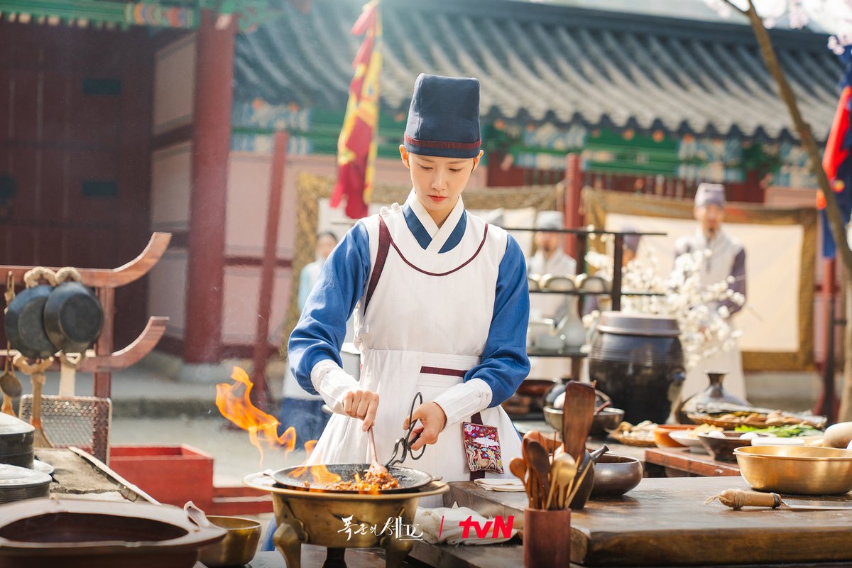 당당한 카리스마를 지닌 프렌치 셰프👩‍🍳
‘연지영’ 역을 위해 다양한 요리를 연습하며
역대급 요리 퍼포먼스를 준비한 임윤아 ദ്ദി ´ᵕ｀๑)و♡

서바이벌 판타지 로코 <폭군의 셰프>
8/23 [토] 밤 9:10 첫 방송 | tvN

#tvN #폭군의셰프 #BonappetitYourMajesty
#임윤아 #이채민 #강한나
#같이달려tvN