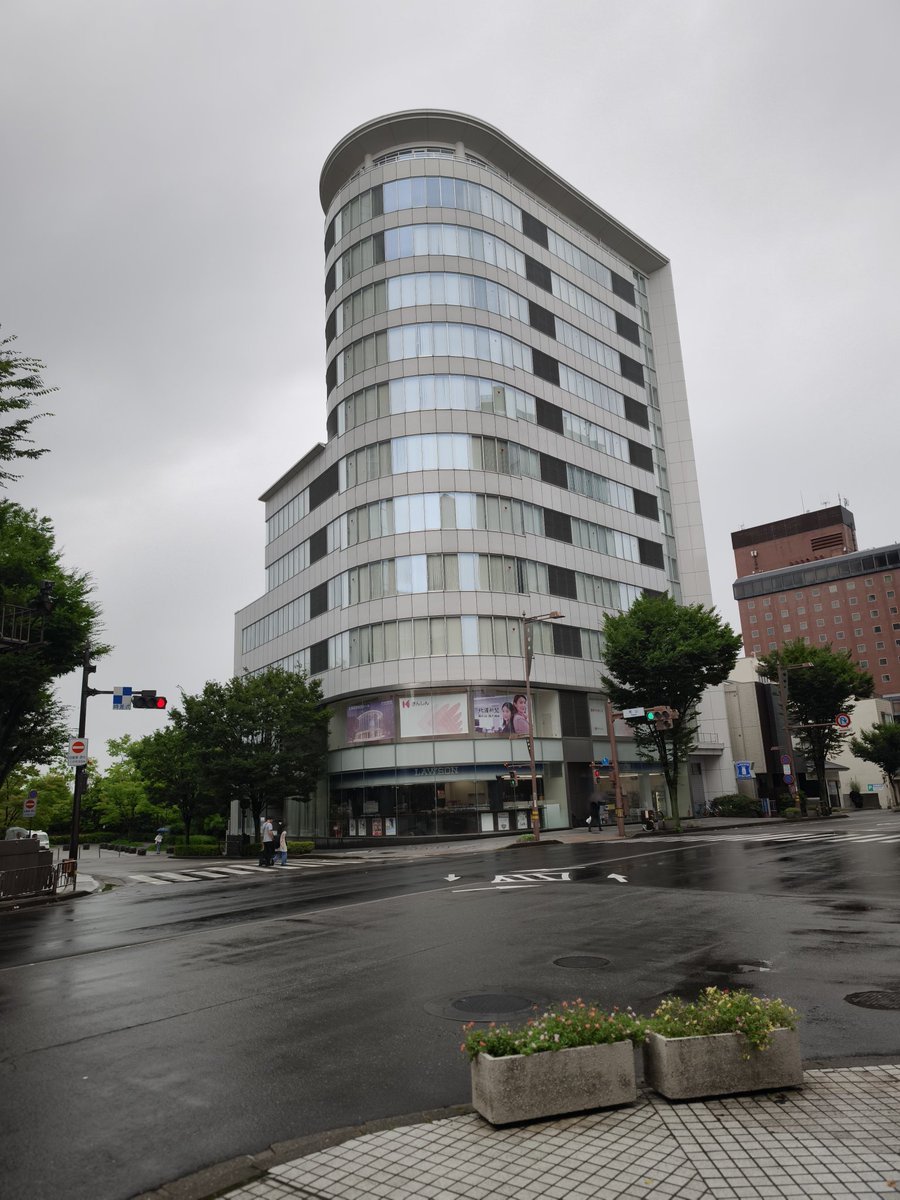 ryugen0601's tweet photo. 昨日、金沢市まで行ってきました。微力ながら写真集も購入。皆さんのように撮れるようになりたい。往復600㌔超はさすがに疲れた。
#DUALIGHTS https://t.co/O8rzy4aN6a