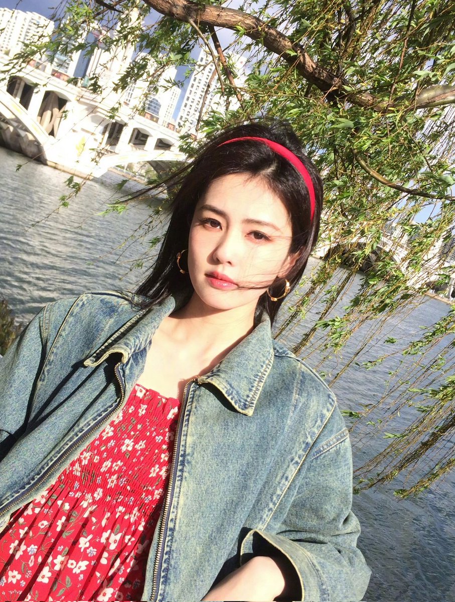 ㅤ
ㅤ
❛  . . .  𝑟𝑜𝑙𝑙𝑠 𝑜𝑓 𝑛𝑖𝑟𝑣𝑎𝑛͟𝑎: 

Morning, Grimmies. I started my Monday walking along the river. The air was fresh, the water moved so gently, and it almost made me forget it's the start of the week. Hoping the rest of the day stays this calm for all of us.

ㅤ