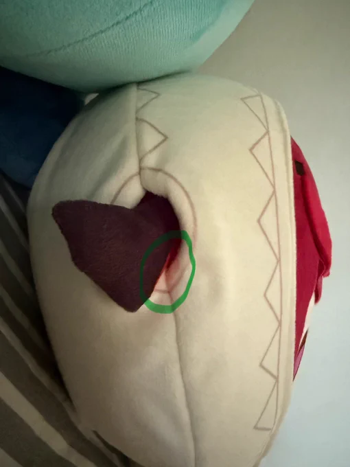 I usually never consider secondary reflections when painting fabric materials, but the red part of cheeb's horn is so saturated the bounce light is making her hoodie glow (and the light in my room isnt even strong). passive drawing exp…good night….