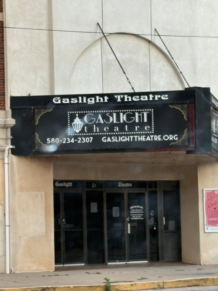 IrvSchueIV's tweet photo. I went to Gaslight Theatre and everyone knew you and thinks you’re crazy https://t.co/hYHqUJNuz7