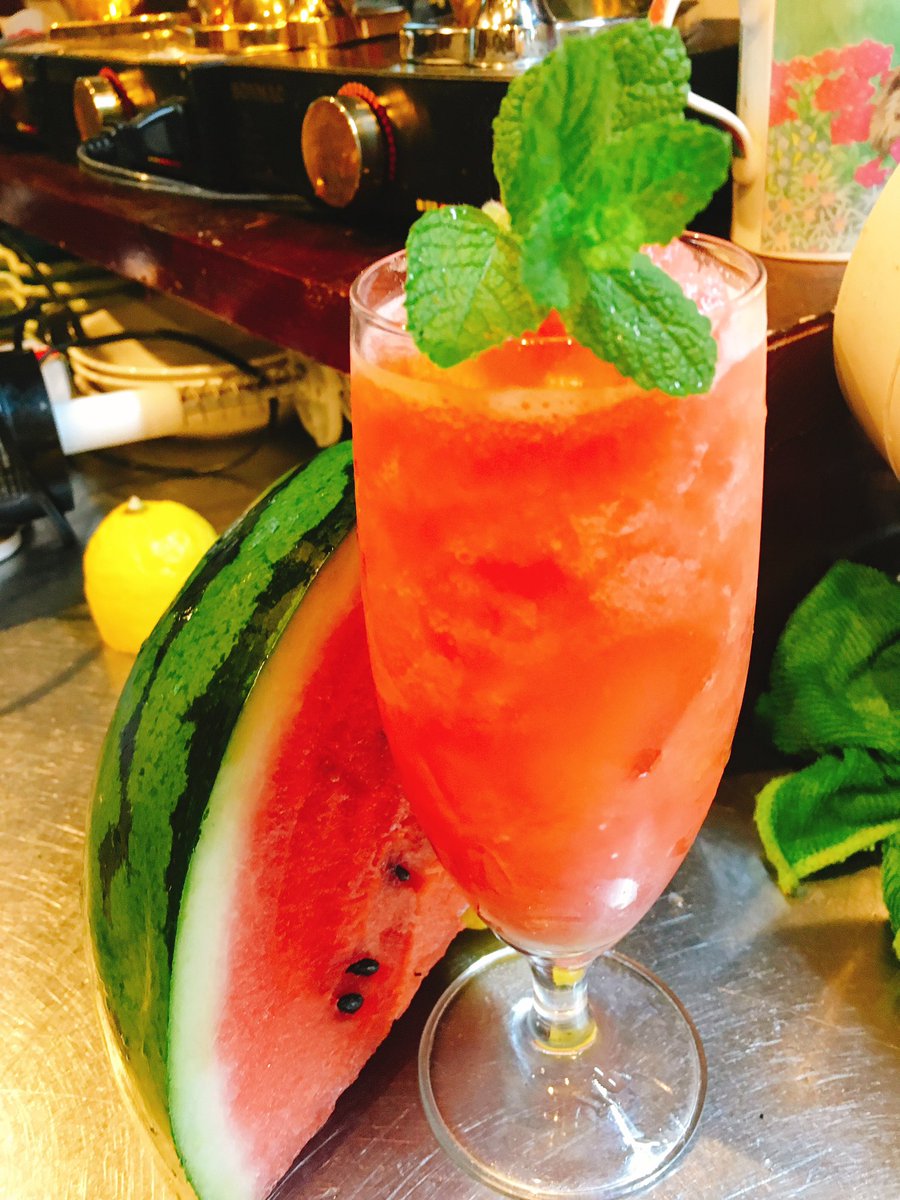 cafeHIKOBAE's tweet photo. 本日は【ハッシュドビーフ】をご用意してお待ちしております。今だけ、桃パフェ🍑900円やスイカ🍉のジュースなども召し上がりにいらして下さいね！ https://t.co/lsdeyC8FXt