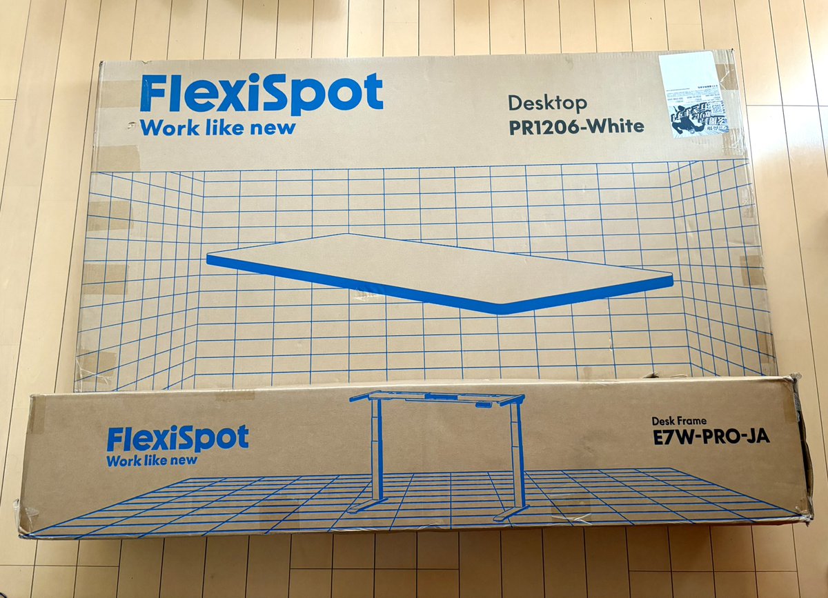 _yochan__'s tweet image. 昨日ほぼ一日費やして、部屋の大掃除とスタンディングデスクの設置を頑張った💪
ピンクのモニターアームが可愛すぎて買ってたけど、会社と違って壁にくっ付けなきゃで😨
好みの角度にすると奥行き60cmのデスクの半分占領or壁は見出し🫠

#RaiseTech
#Java
#今日の積み上げ
#エンジニア
#モニターアーム