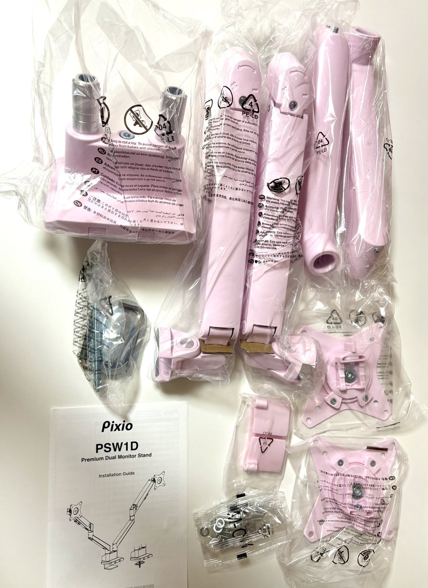 _yochan__'s tweet image. 昨日ほぼ一日費やして、部屋の大掃除とスタンディングデスクの設置を頑張った💪
ピンクのモニターアームが可愛すぎて買ってたけど、会社と違って壁にくっ付けなきゃで😨
好みの角度にすると奥行き60cmのデスクの半分占領or壁は見出し🫠

#RaiseTech
#Java
#今日の積み上げ
#エンジニア
#モニターアーム