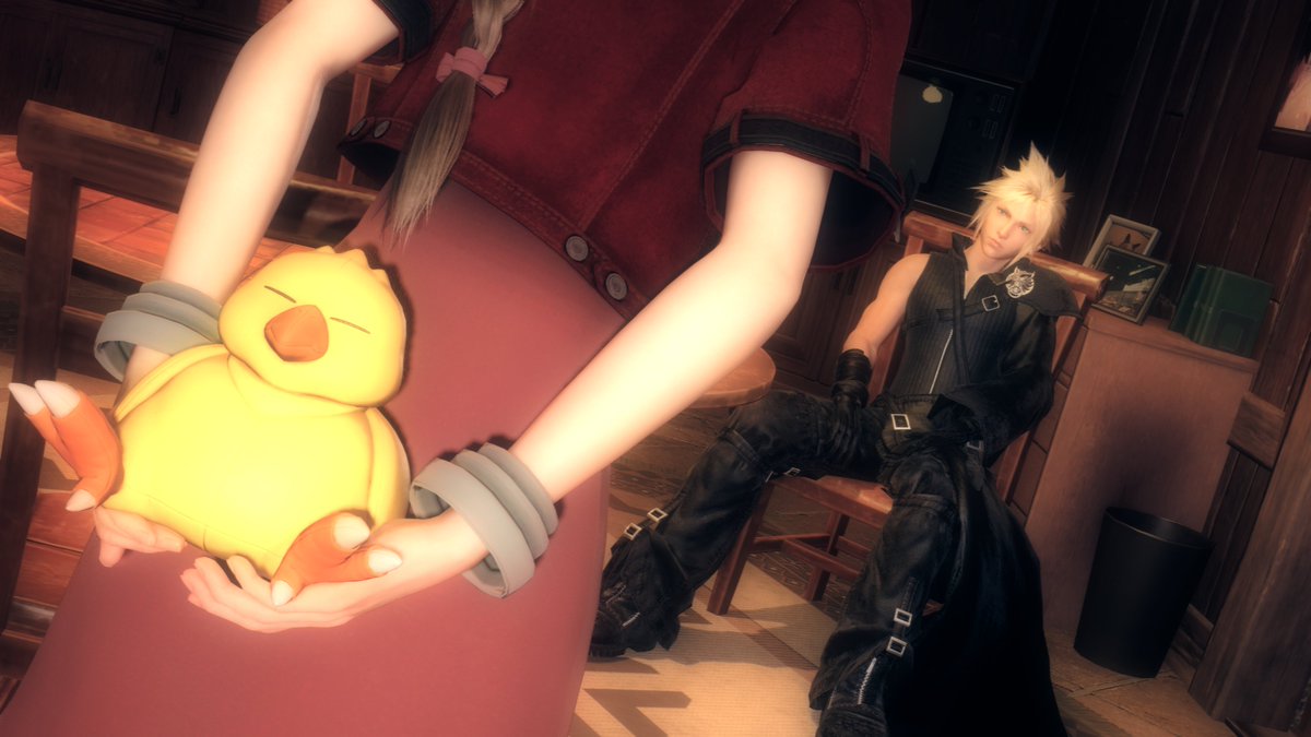 surprising cloud the chocobo with... a chocobo !!

happy birthday cloud 🐣!