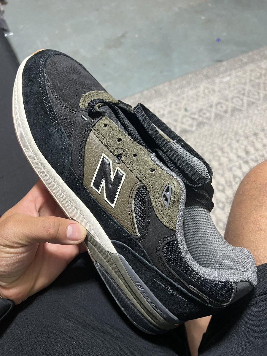 LeoMZ (@leo_mz_) on Twitter photo Sz 13 DS 
Retail + shipping(130+15)
<a href="/SellKicksSunday/">SellKicksSunday</a> Sz 13 DS 
Retail + shipping(130+15)
<a href="/SellKicksSunday/">SellKicksSunday</a>