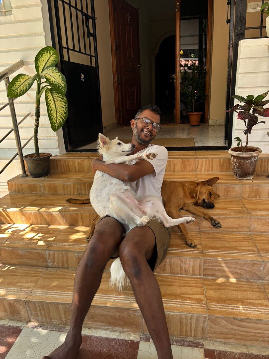 Gm everyone ! What’s cooking ? I been making some fresh music recently, can’t wait to share with y’all ! These are my dogs Leela and Bali, they are rescue dogs we adopted few years ago.