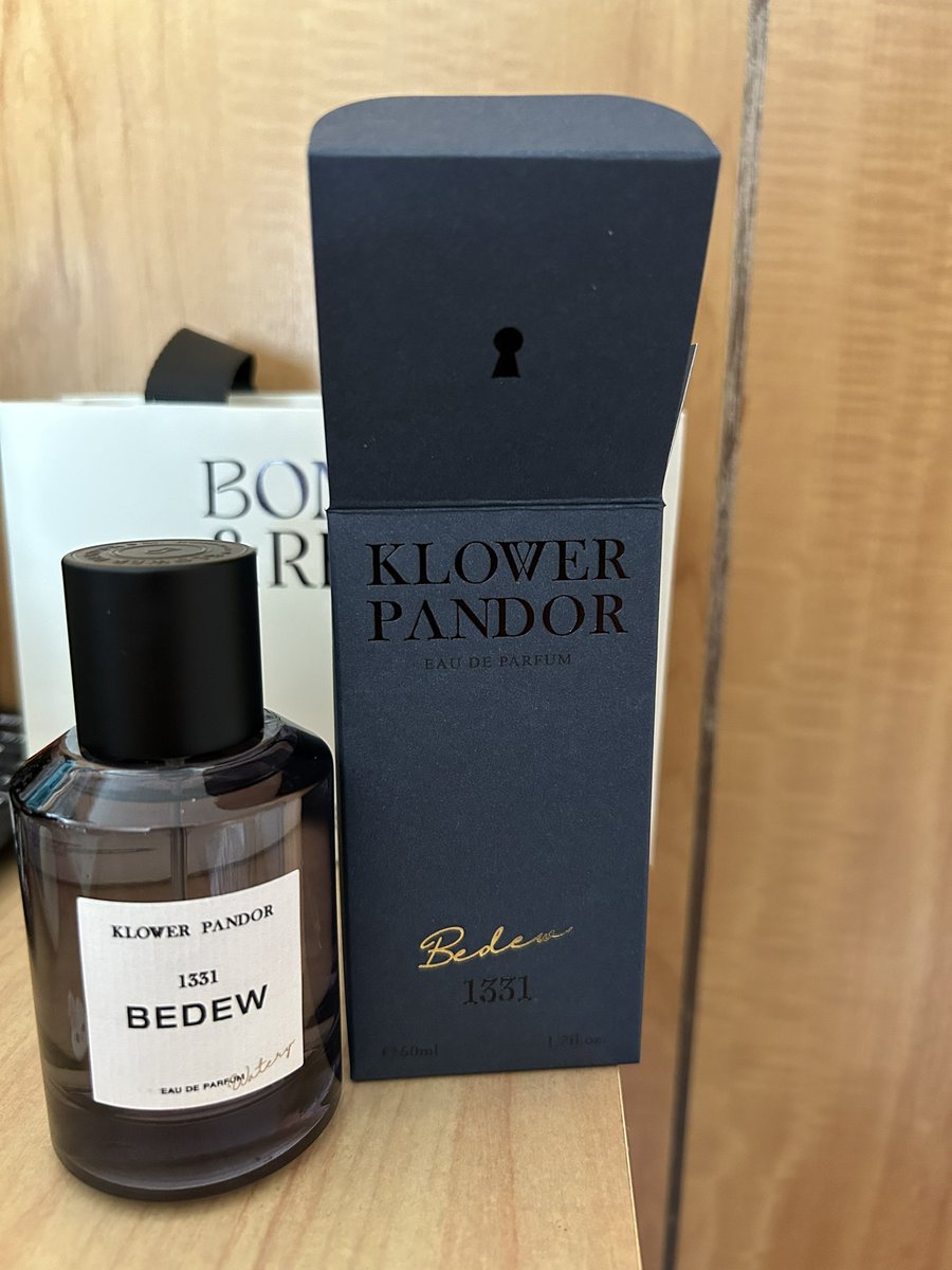 這週末已經正式邁入叔的年紀了😮‍💨老婆送的香水，話說我不噴香水的啊⋯⋯