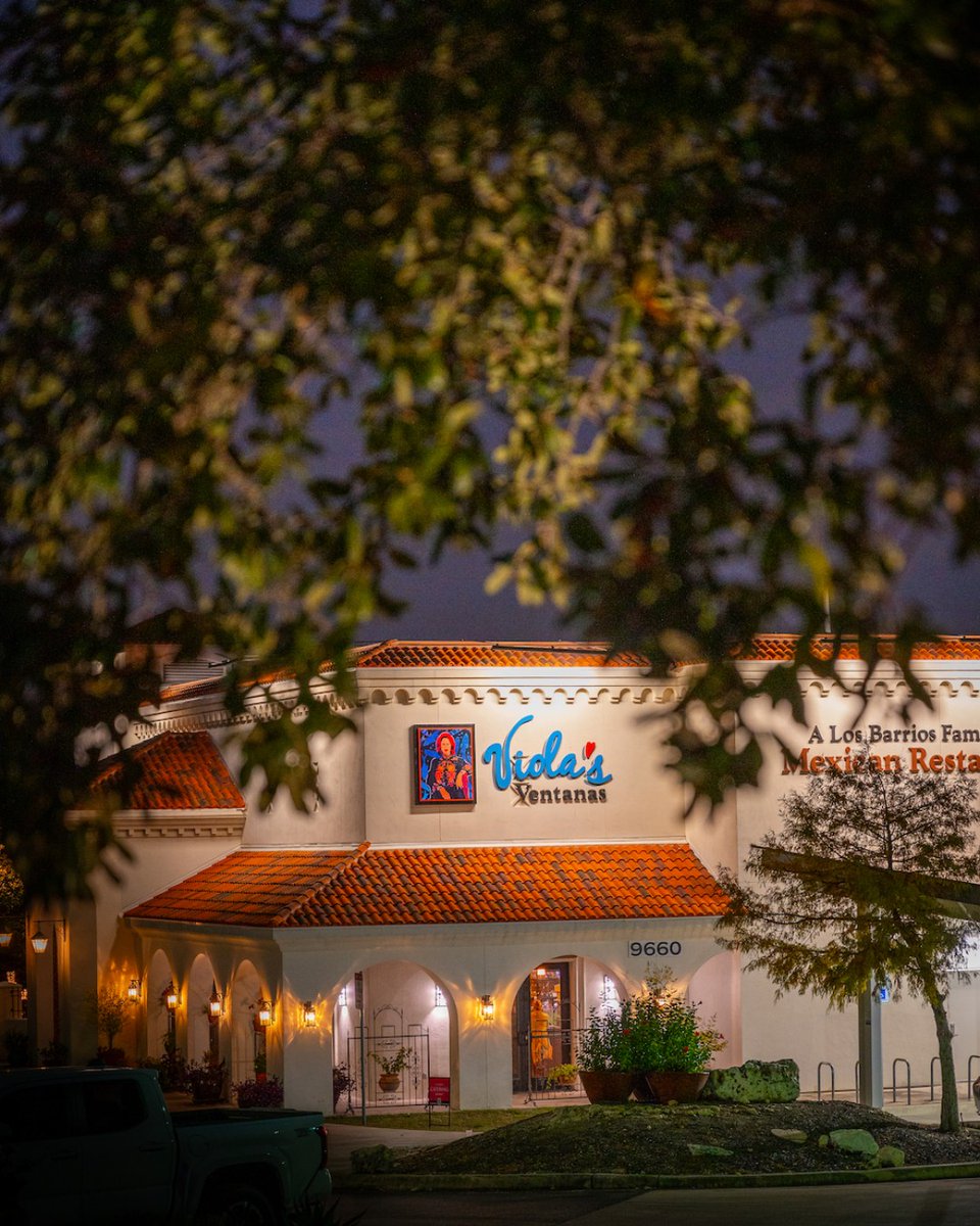 Come sit under the trees and enjoy dinner on our beautiful spacious patio. 💫 

With live music, fresh air, and a playground for the kids, it’s the perfect evening for the whole family.