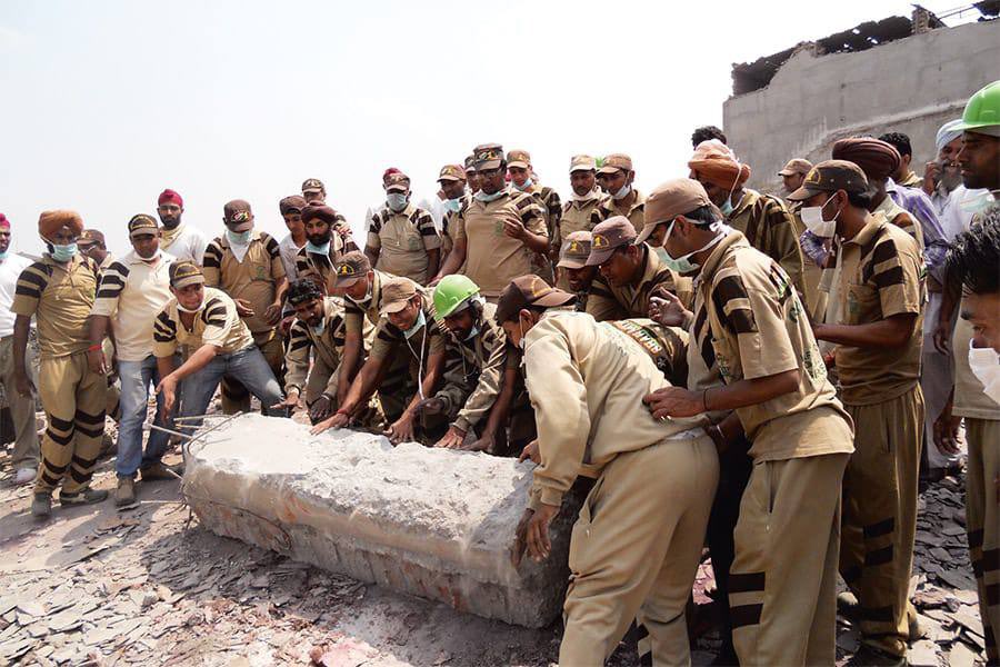 _Iam_Sahil's tweet image. Under the guidance of Saint Dr. MSG Insan 🙏, Shah Satnam Ji Green S Welfare Committee💚 shines in #DisasterManagement 🌪️🌊🔥. During floods, when fire breaks out anywhere , or in earthquakes 🌏, volunteers rush to rescue, offer relief, and spread hope✨ with unmatched courage🤝