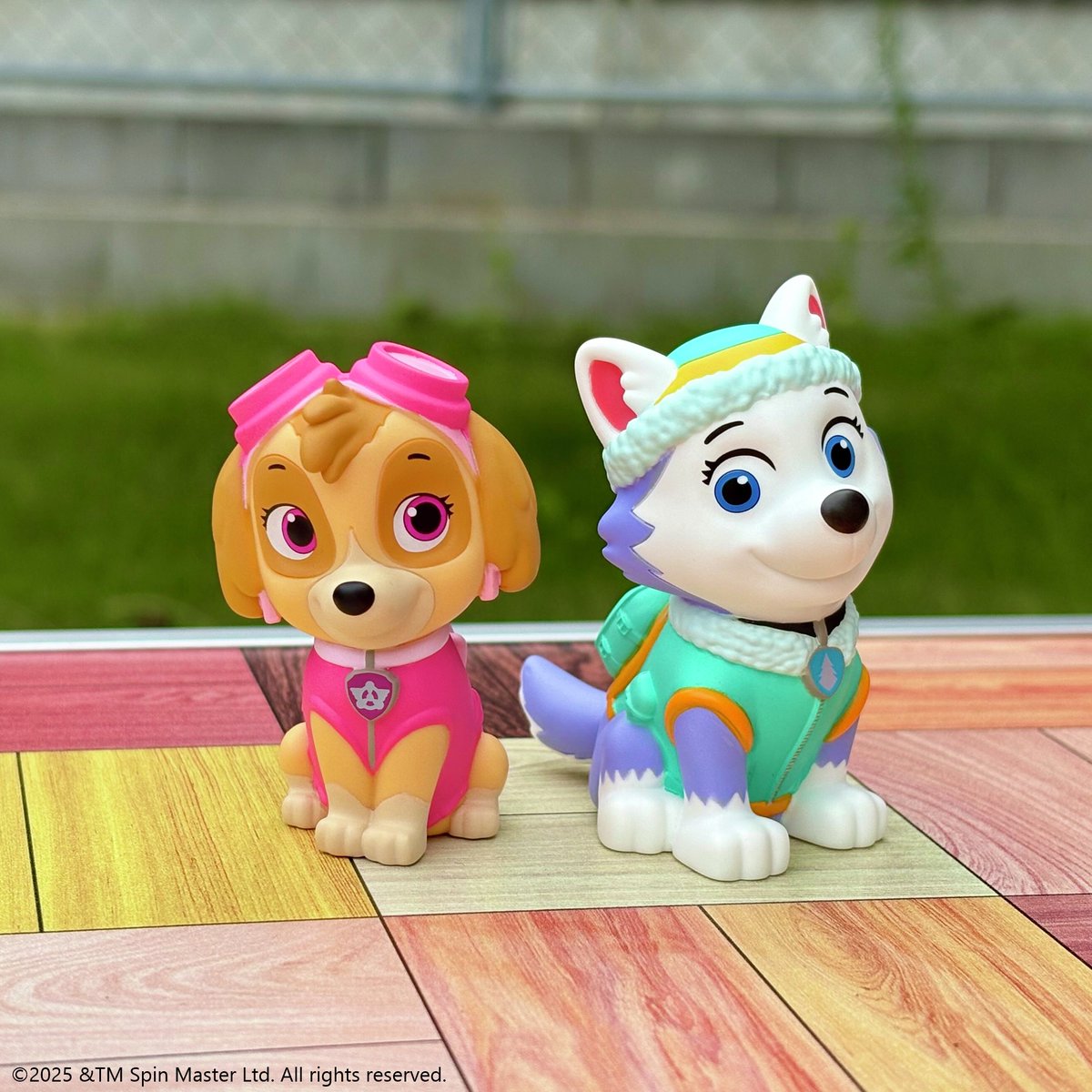 お菓子売り場にパウっと！登場／ パウ・パトロールの子犬たちを お子様