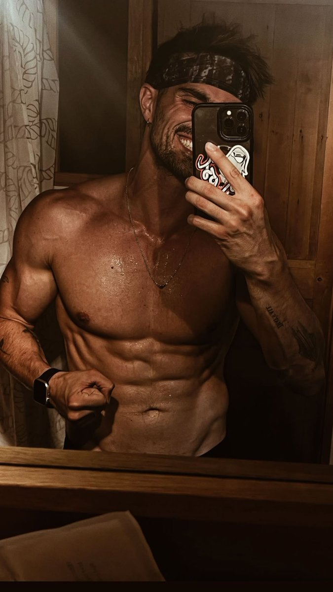 Today was a damn good day... Spent the day with Spottie.. Also managed to get a much needed workout in

Catt gave Gemma some love so she didn't miss out

I am bless to have a wonderful family