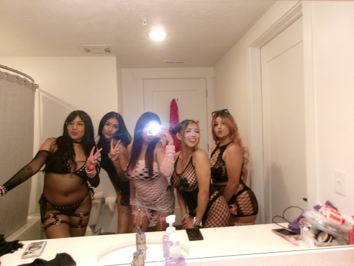 laly_gonzalezz's tweet photo. a time was had with my girls🙈💕 https://t.co/gpmEbpghlb