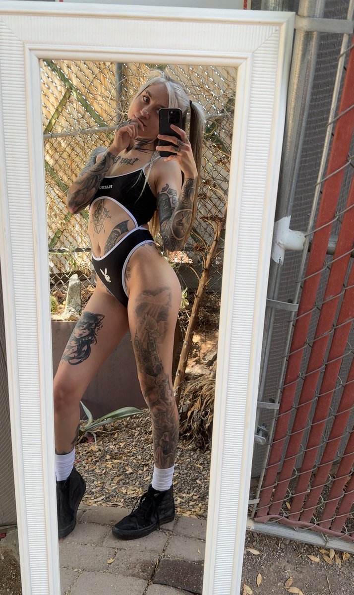 i know she love me cause she fucks me in her sports car