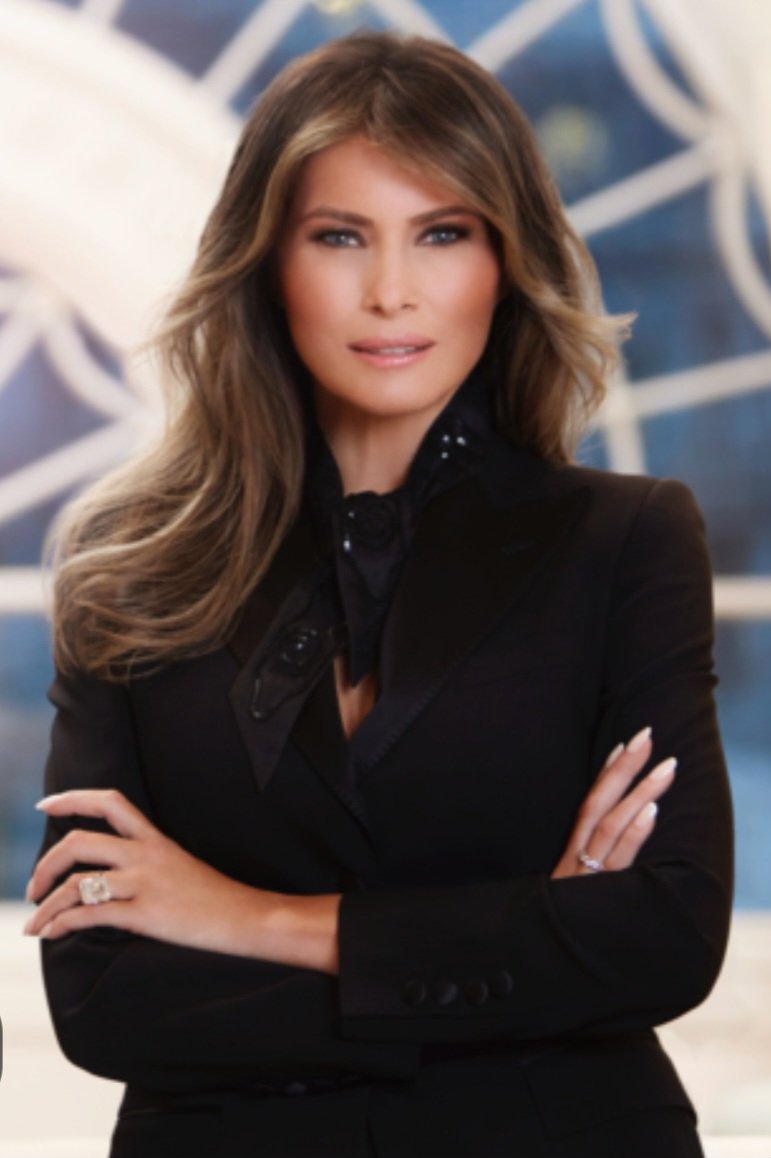 ClaudetteGGibs1's tweet image. Michelle Obama will always be classier than the Slovenian Hooker