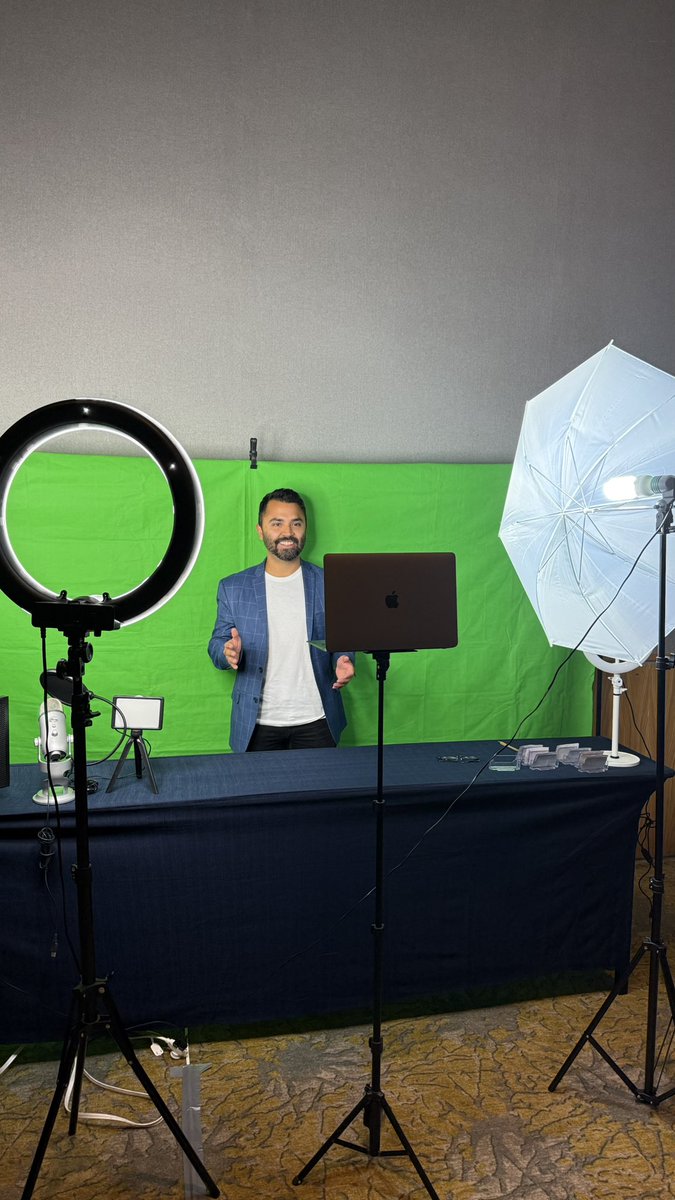 AlfredoRomanC91's tweet photo. Behind the scenes https://t.co/vVUUDpbNUw