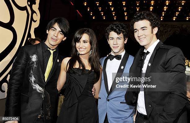 jonatoporra's tweet image. JONATO É VIDA E SEMPRE VAI SER!!!! se você não viveu essa fase sinto muito pois perdeu a melhor época de todas e não tinha NADA pra estragar a felicidade porque o mundo era perfeito e tudo estava em seu devido lugar