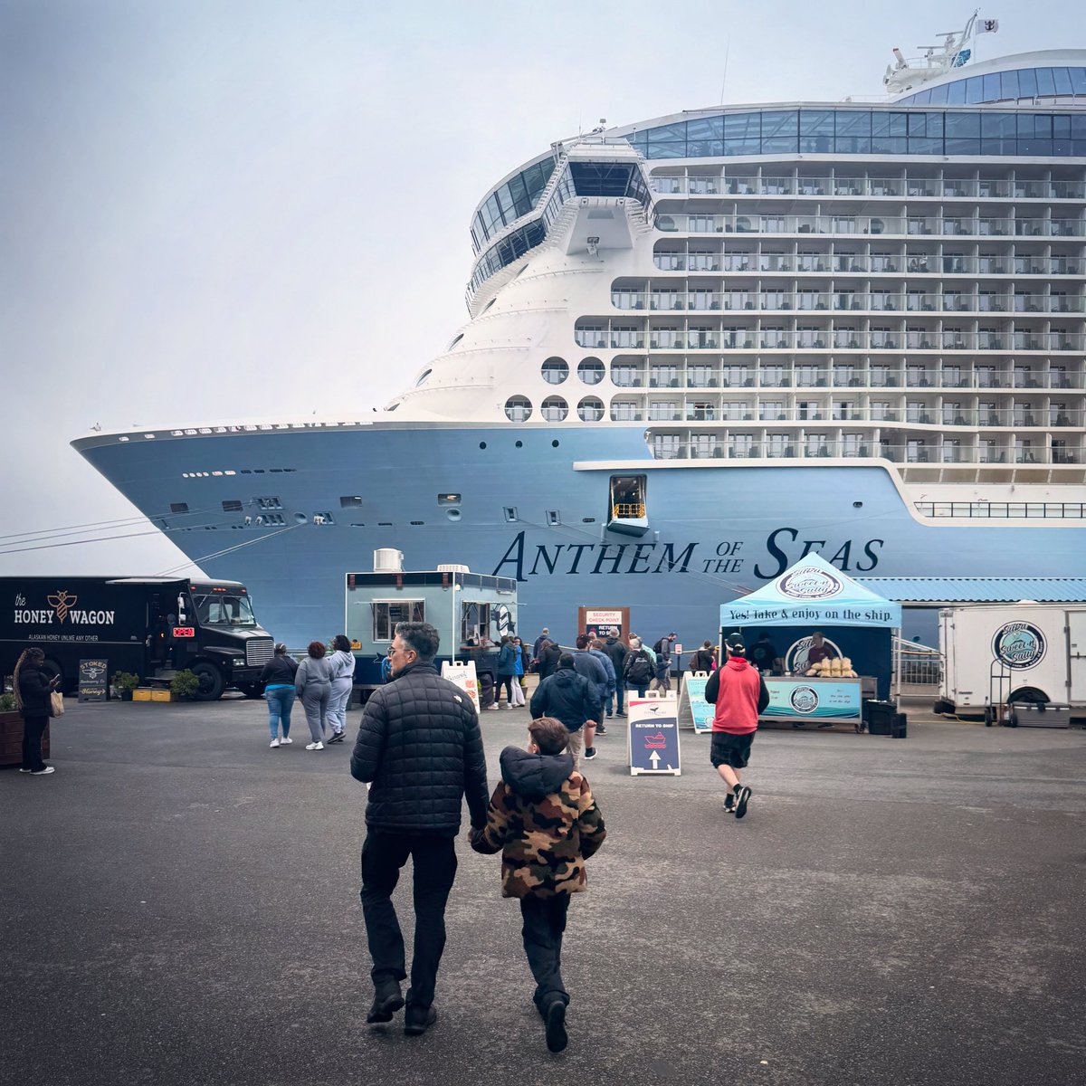 jaimecamil's tweet photo. Hello #Alaska 🤩😍 @RoyalCaribbean #anthemoftheseas #Sitka @TravelAlaska 📷 @heidibal https://t.co/wLaWMCEfSh