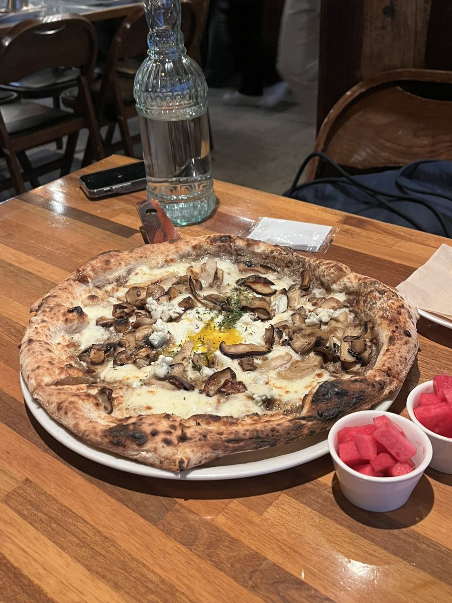 bakheee's tweet photo. 🍥합정 팔로피자
풍기피자 goat… 너무 맛있었어서 또먹으려고 아카이빙 해놓는거라네요 아진짜 너무맛있음 https://t.co/HDaq8oYokS