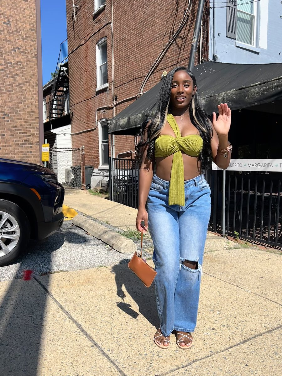 MiaMya____'s tweet photo. Pretty brown,  brown skin, similar to sweet tea. 😇 https://t.co/2A7DOmp03C