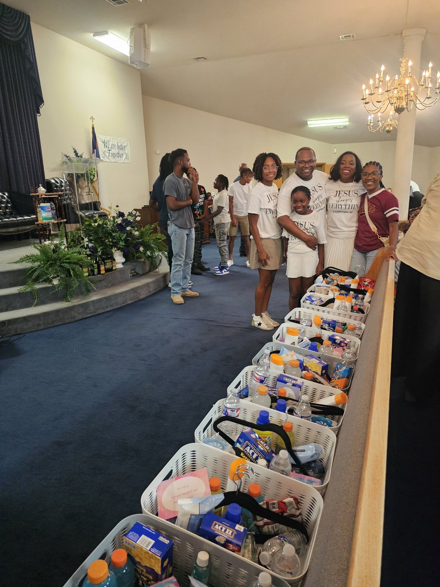 ShanaeGovan's tweet photo. Grateful for Pastors Ryan & Mona and my church family for blessing our @PearlRiverWBB team and staff with the most thoughtful baskets! Your love & prayers mean the world πππ #BlessedBeyondMeasure #PRCCWBB https://t.co/i8OB4mhm1T