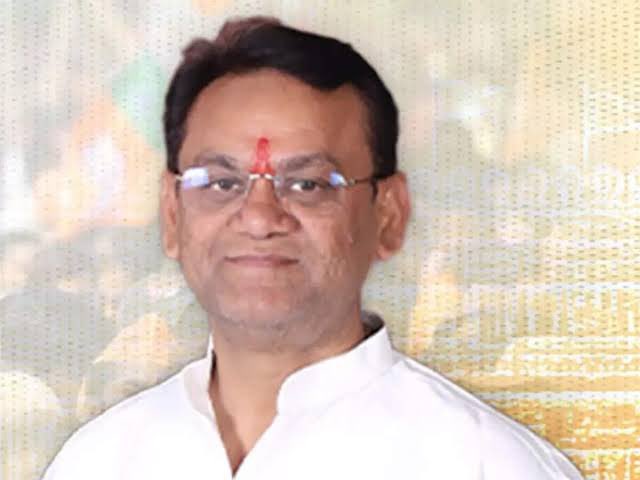 Dhirendra Singh (@dhirendragbn) on Twitter photo उत्तर प्रदेश सरकार में राज्यमंत्री श्री <a href="/MLADineshKhatik/">Dinesh Khatik</a> जी आपको जन्मदिन की हार्दिक शुभकामनाएं। ईश्वर से प्रार्थना है कि आप दीर्घायु हों और सदैव स्वस्थ एवं प्रसन्न रहें। #MLAJewar उत्तर प्रदेश सरकार में राज्यमंत्री श्री <a href="/MLADineshKhatik/">Dinesh Khatik</a> जी आपको जन्मदिन की हार्दिक शुभकामनाएं। ईश्वर से प्रार्थना है कि आप दीर्घायु हों और सदैव स्वस्थ एवं प्रसन्न रहें। #MLAJewar