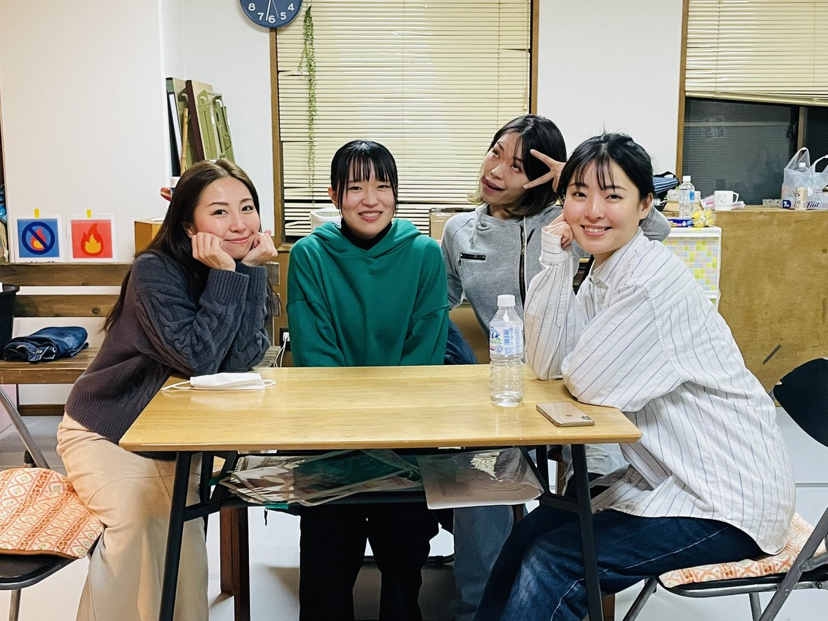 雨ですねー。
少し涼しくなったかな？

本日、21時45分より第10回ブルタクラジオ放送です。
よろしくお願いします☺️

＃劇団BLUESTAXI
#ブルタクラジオ