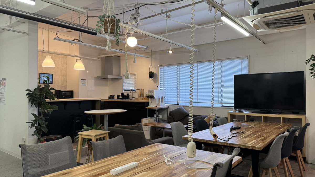 basecamp758's tweet photo. #ベースキャンプ名古屋 は、お盆もドロップイン利用についても休まず営業しています。名古屋駅から地下のユニモール10番出口北100m くらいです。帰省してコワーキングスペースをお探しの方、1日1320円で利用できます！ https://t.co/3uurVL04j2