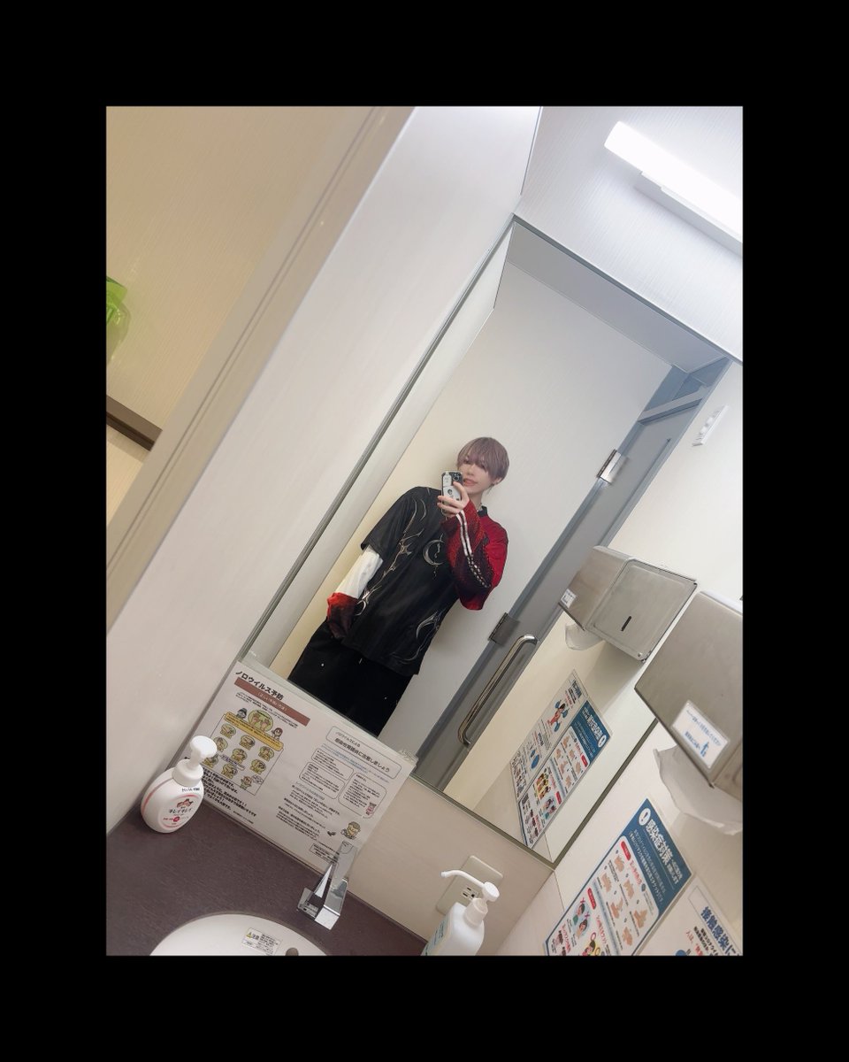 BURU_akubi's tweet photo. 間違いなく過去一フロア熱かった🔥
完全身内ノリのつもりが、知らない人たちまで後ろでぴょんぴょん跳ねてたりしてたの忘れない🖤
来てもらうだけじゃなく、機会があればみんなのライブに行きたいまじで。
良い景色でしたありがとうございました😈 https://t.co/01RIO6rnik